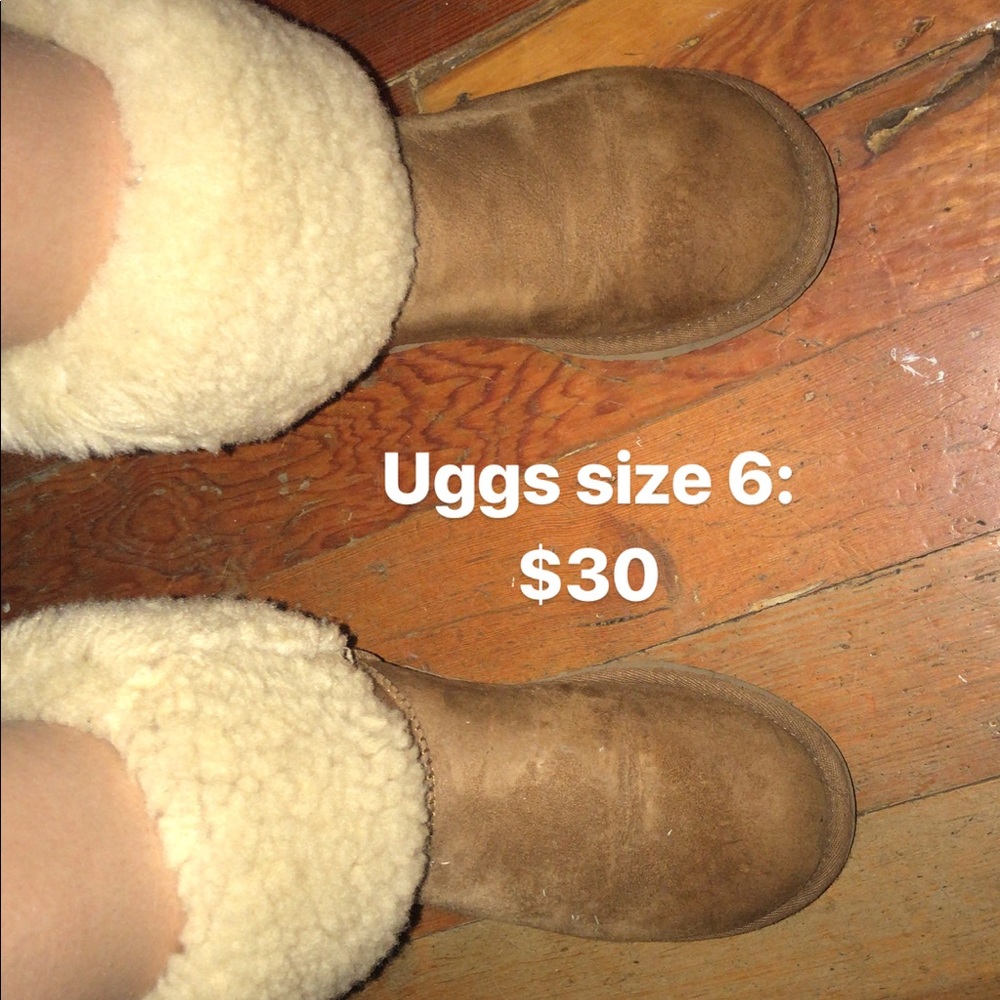 Fold down uggs in the color sand. Size 6.